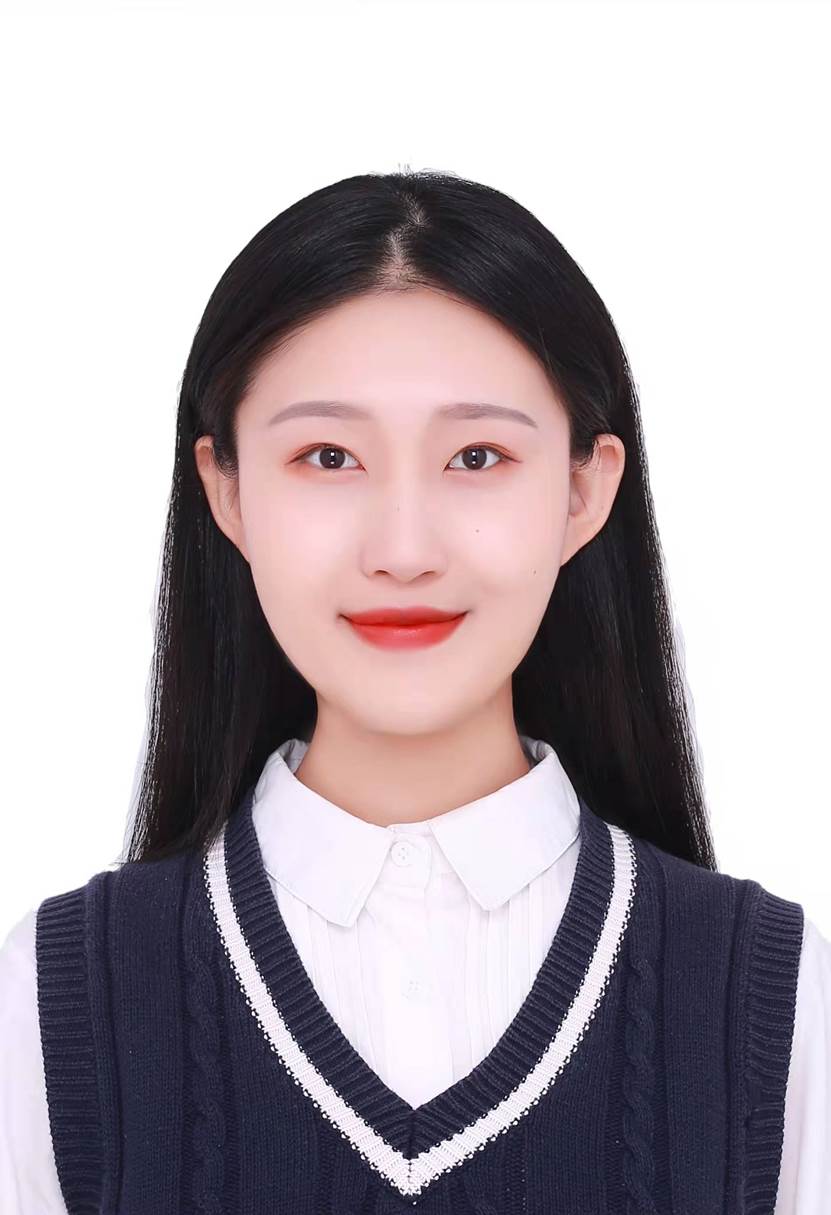 人穿着衬衫  描述已自动生成